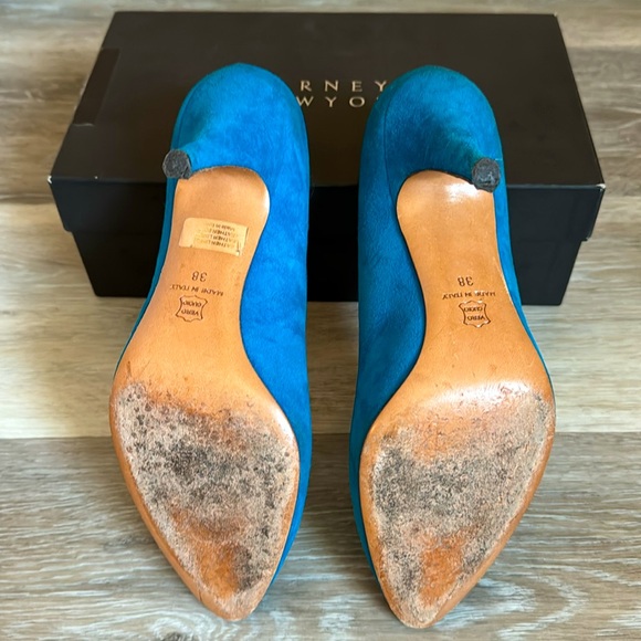 BARNEY’S NEW YORK Co-Op Pumps - Picture 6 of 8